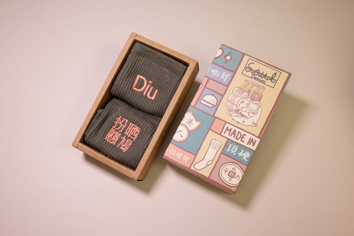 DIU扮晒戇鳩｜刺繡襪(多款)